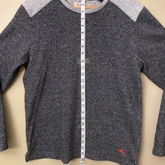 Tommy Bahama Light Fleece Sweater Men Size M Gray Contrast Shoulder - Picture 3 of 9